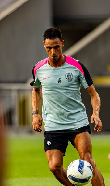 Camora, replică pentru critici  Căpitanul lui CFR a reacționat la controversa creată înainte de meciul cu Braga: „Am adus   cei mai mulți bani  clubului”