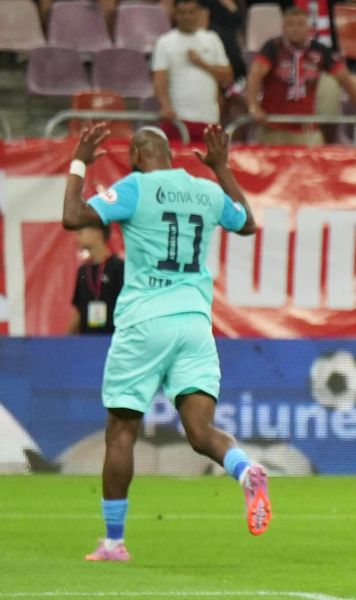 Ce nu s-a văzut la TV  Cum au reacționat dinamoviștii la   golul lui Abdallah,   o decizie precaută și un oaspete surpriză la Dinamo - UTA