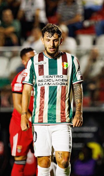 Ianis Stoica n-a putut împiedica eșecul  Estrela Amadora, învinsă de Benfica »   Cum a jucat fotbalistul român