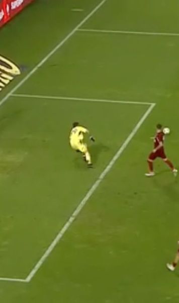 CFR Cluj, ratare 3 contra 1!     FOTO.  Louis Munteanu, altruist în cel mai nepotrivit moment »   Bosec l-a făcut mare pe Anestis!