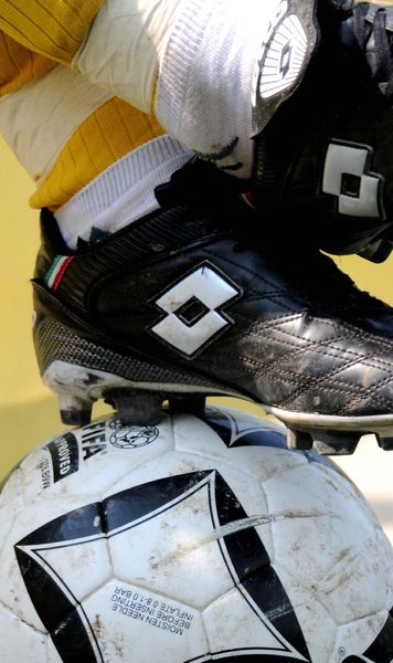 Crampoanele nu se aleg la ghici!    Ghetele recomandate de specialiști  pentru jucătorii lui Dan Petrescu » Meciul cu Hacken se joacă pe teren sintetic