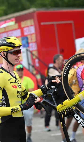 Le-au furat bicicletele  Jaf în valoare de 250.000 de euro în   Turul Spaniei!   La ce soluție disperată au apelat ca să nu abandoneze