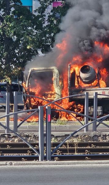 Panică în Ghencea   Un   incendiu  a izbucnit lângă stadionul Steaua, înainte de meciul cu UTA