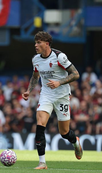 Coubiș îi ține în suspans   AC Milan a refuzat o ofertă pentru   fundașul dorit de Dinamo  + Nicolescu, contrazis de impresar