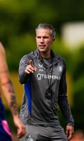 Feyenoord vine în România    Legendarul Van Persie  conduce echipa din Rotterdam. A cheltuit în vară pe jucători mai mult decât întreaga cotă de piață a FCSB!