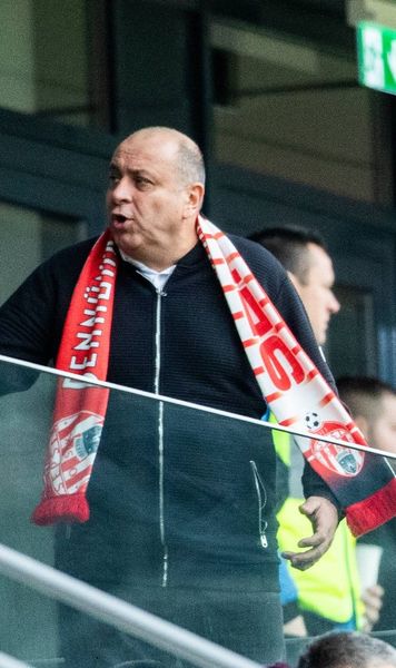 Dioszegi, un car de nervi  Patronul lui Sepsi a dat buzna în vestiar la pauza meciului:   „Am țipat la ei! E insuportabil”  » Ce l-a înfuriat