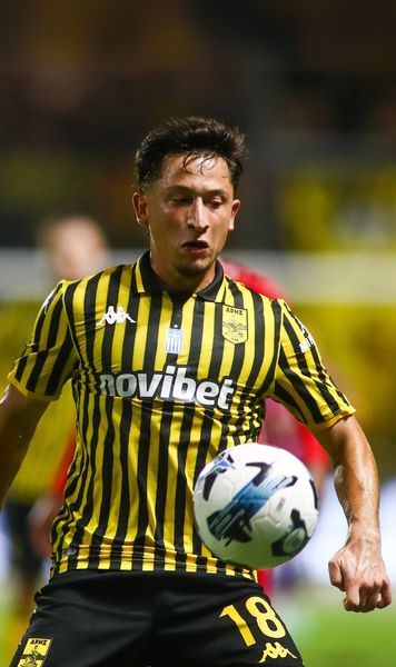 „Dați-vă jos tricourile!”    Moruțan, prins în scandalul de la Aris  după înfrângere. Protest dur ultras. Ce s-a întâmplat în vestiar