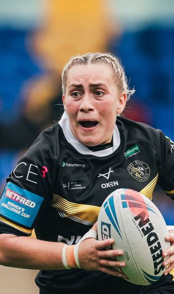 Întrebare șocantă în rugby   O jucătoare l-a chestionat pe arbitru: „Cu care dintre ele...?”. A fost   eliminată  imediat! Reacția „centralului”