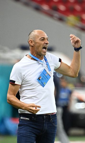 Andone, foarte nervos   Antrenorul   a luat foc după deciziile arbitrului  și s-a dus „glonț” la Kovacs