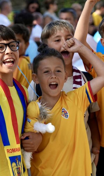 Bucurie cu doar 6 jucători    Peste 300 de copii au venit să vadă mini-antrenamentul naționalei:   ce „tricolori” au fost prezenți