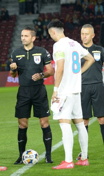 „Îl sun pe Becali”    Patronul de la FCSB susține că între arbitrul Colțescu și Pintilii ar fi avut loc un dialog uluitor:   „Ne luăm la mișto?!”