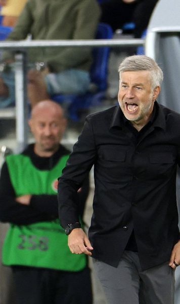 Nebunie la Legia lui Edi  Al doilea eșec la rând în Polonia.   Antrenorul atacă șefii,  golgeter accidentat grav, jucătorii s-au certat cu fanii 