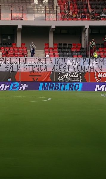 Protest la Miercurea Ciuc   Bannerul apărut la tribuna a doua + fotbaliștii au intrat pe teren cu   tricouri speciale:  „Nu există!”. De la ce a pornit totul