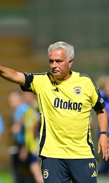 „Eliberați din sclavie”    Mourinho, contestat  pentru eșecul Fenerbahce: „E terminat!”. Cine ar putea antrena cu FCSB