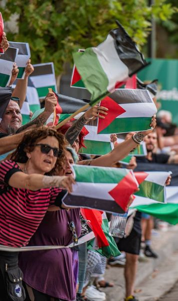 Protestatarii au oprit La Vuelta!   Mii de susținători pro-Palestina   i-au obligat pe organizatori să anuleze finalul etapei de la Bilbao