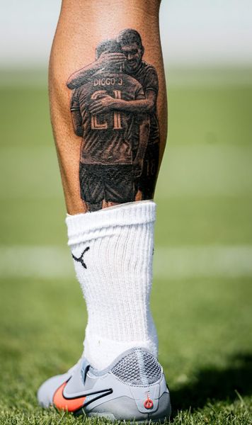 Și-a făcut tatuaj cu Jota    VIDEO.   Gest emoționant al   celui mai bun prieten  al lui Diogo: „Un mod de a-l vedea pe teren”