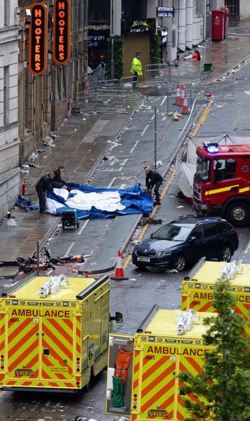 31 de capete de acuzare  A rănit zeci de persoane la parada de titlu a lui Liverpool, dar   vrea să scape basma curată! 