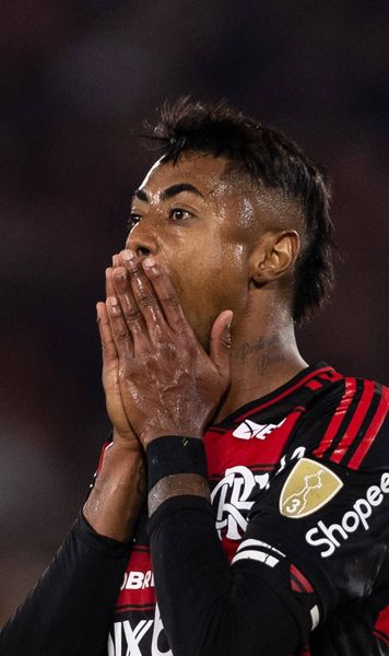 Prins că a trișat  Și-a aflat pedeapsa după ce fratele, cumnata și verișoara   au pariat  că va primi cartonaș galben