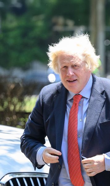 „Cât i-ați da lui Hitler?”  Dialog aiuritor între fostul premier britanic și un patron faimos din fotbal:   „Rusia să păstreze o parte din Ucraina”