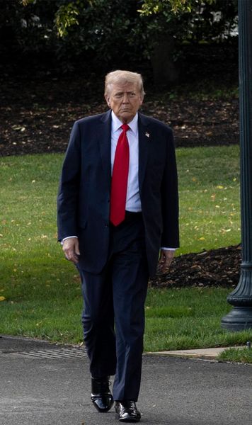 Trump divizează peste tot  Președintele SUA a fost   prezent în tribunele Yankee Stadium.  O parte dintre spectatori l-au huiduit, ceilalți l-au ovaționat