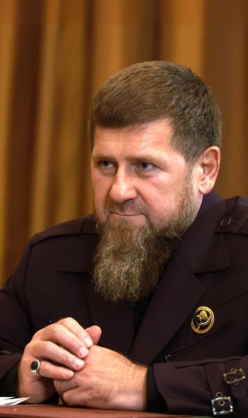 „Ramzan Kadyrov mă iubea”  Florentin Petre,   fascinat de dictatorul cecen:  „Se vorbea de răpiri, dar nu mi-a fost frică.   Sunt doar povești”  » Și nu e singurul!