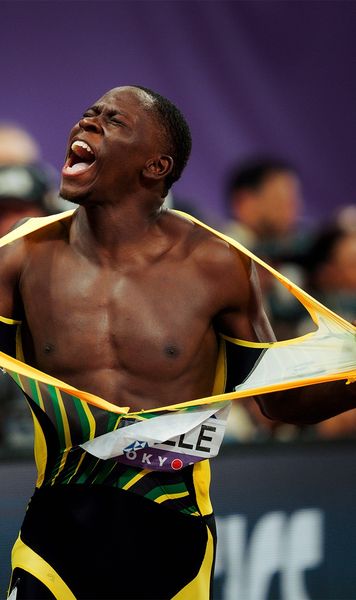 Ce surpriză! Supercursă la 100 m    VIDEO.  Jamaicanul Seville,   noul campion mondial.  E cel mai rapid atlet al momentului » Bolt, în culmea fericirii