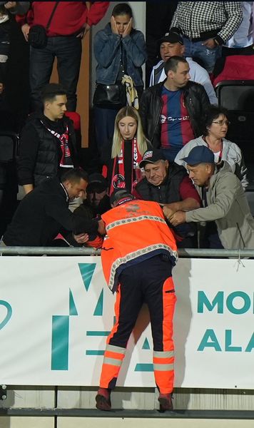 Momente de panică la Miercurea Ciuc     VIDEO și FOTO     Urgență medicală  în tribune la Csikszereda - FCSB