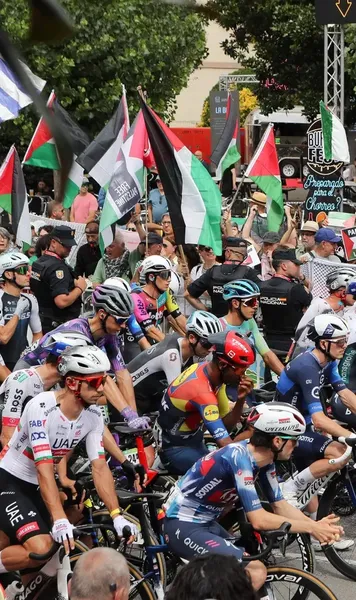 Haos La Vuelta 2025  Ultima etapă, suspendată după protestele pro-palestiniene. Ceremonia de premiere, improvizată la Marriott »   Turul Franței 2026, în pericol