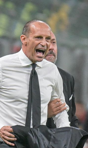 „Calmează-te, Mister!”  Scene uluitoare cu antrenorul lui AC Milan, eliminat!   Și-a dat jos sacoul,  s-a certat cu arbitrii și a fost ținut cu greu de staff