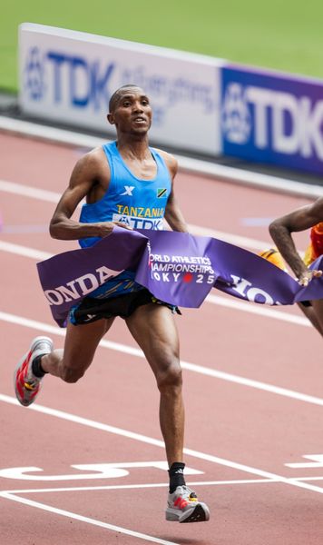 Istoric! Fotofiniș la maraton!    VIDEO.  După 42,195 km, un tanzanian și un german au fost   despărțiți de 0,03 secunde la Mondiale: „Ca la 100 m!”