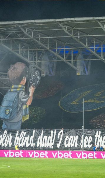 Spectacol în tribune     VIDEO+FOTO.    Scenografii de senzație      ale galeriei Petrolului la derby-ul cu Dinamo