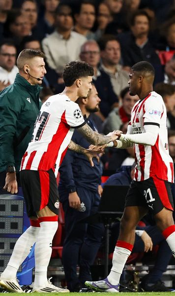 Ce eroare, Man! Nici n-a atins mingea!  Debut ratat în Liga Campionilor pentru Dennis.   De ce a ajuns vârf de avarie la PSV