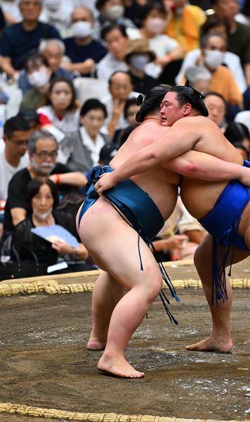 Sumo, tot mai popular printre străini  Japonezii organizează un turneu internațional la Londra,   după 20 de ani.  Se pregătește Parisul