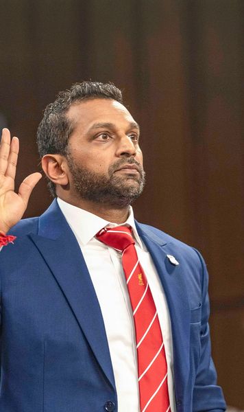 Directorul FBI, gafă în Senat!  Conservatorul Kash Patel a purtat însemnul lui Liverpool la audiere, un club care e   contra politicii lui Trump