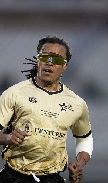 Edgar Davids, „prădat”  O prietenă dragă a legendarului fotbalist i-a furat   37 de tablouri   » Ce s-a întâmplat cu operele de o valoare uriașă