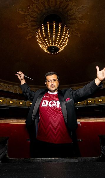 CFR Cluj are echipament    FOTO.  Ardelenii și-au prezentat noile tricouri   după 2 luni și jumătate  de la startul sezonului » Modelul, folosit în trecut de o rivală