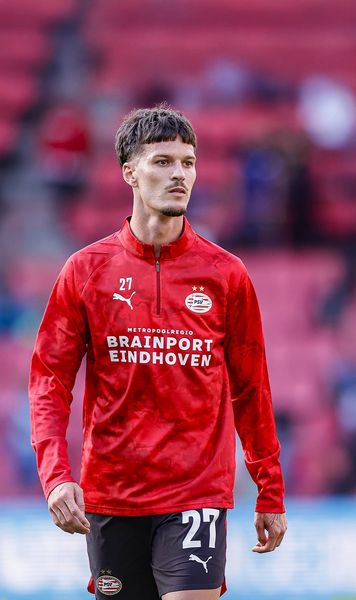 Man, uitat pe bancă în derby  Românul a fost din nou   rezervă neutilizată  la PSV » Meciul cu Ajax a avut un final încins