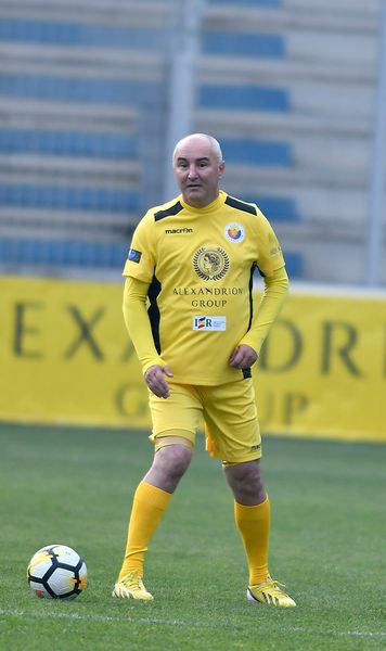 Deturnat  Plecase spre București ca să semneze cu Rapid, dar   s-a trezit la Steaua:  „Mie nu-mi spuneaţi?”