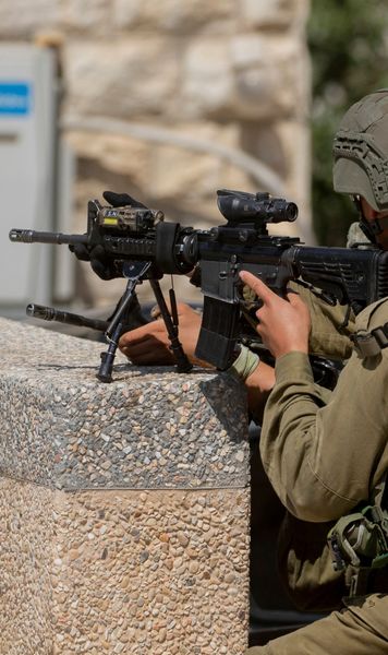 Și totuși, Israel interzis?!   La Tel Aviv se știe că UEFA nu va exclude Israelul. The Times anunță azi altceva:   „Săptămâna viitoare se decide”