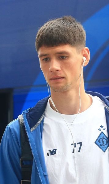 Protejat de Surkis  Noi detalii despre situația lui Blănuță la Dinamo Kiev.   Atacantul NU va pleca  + Ce sumă a încasat, de fapt, de FCU