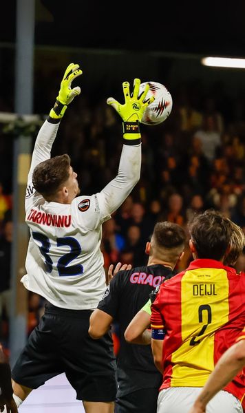 Atac la Lucescu  Pus la zid pentru că îl ignoră pe   Târnovanu:  „Se plimbă la națională! E de neînțeles”