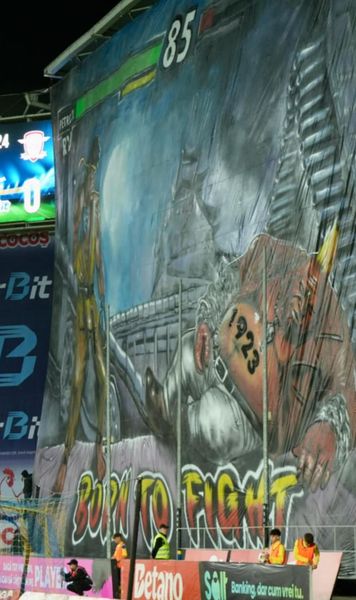 Scenografie cu tentă rasistă la Ploiești    VIDEO.    Mesajul ascuns  din spatele bannerelor făcute de ultrașii Petrolului la meciul cu Rapid