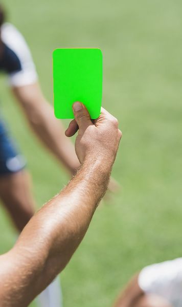 Premieră în fotbal  S-a utilizat   cartonașul verde  într-un meci de la Mondiale » Când poate fi folosit