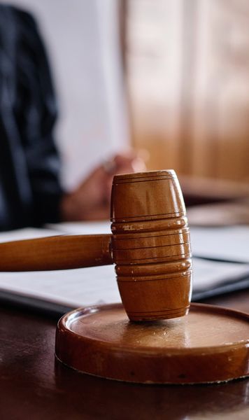 În Grecia și la Dubai sub control judiciar  Fost fotbalist la Steaua   anchetat pentru corupție  și-a luat concediu. Așteptat în Emirate de un membru din staff-ul lui Olăroiu