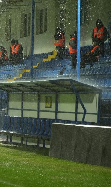 Condiții groaznice la Slobozia - Dinamo    VIDEO+FOTO.    Gazonul e KO!  La Clinceni e mai mult mlaștină decât teren de fotbal