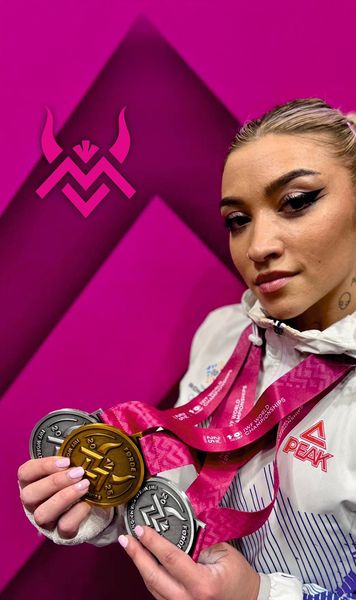 „Ca o războinică!”    FOTO.  Cum arată mâinile Mihaelei Cambei după ce a câștigat   trei medalii  la Mondialele de haltere