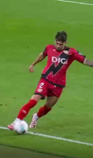 Rațiu a stârnit controverse    FOTO:  Românul a fost   decisiv  la golul victoriei lui Rayo, însă fanii adverși au contestat faza