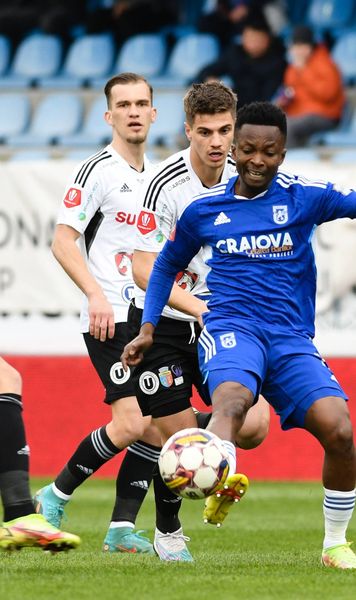 Accidentare teribilă    VIDEO  Fostul jucător de la FCU Craiova a fost împins cu capul în panouri și   riscă să rămână paralizat  » Mesajul formației oltene