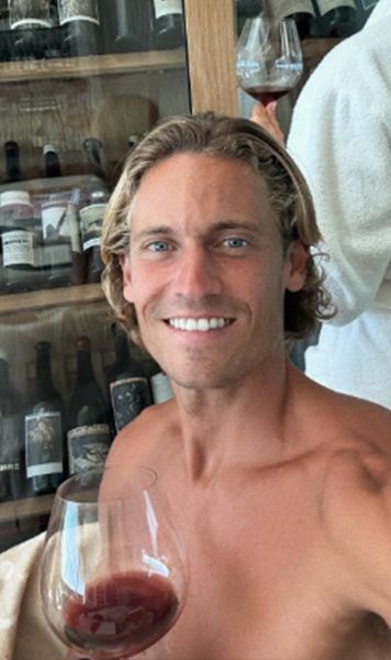 Toast de 22.000 de euro    Marcos Llorente  sărbătorește cu un vin rar înainte de revenirea în naționala Spaniei