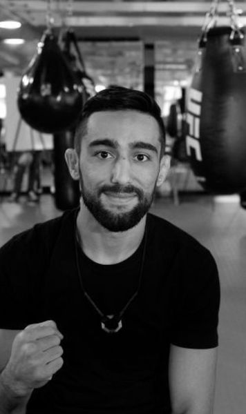 Asasinat în plină stradă!  Un fost luptător din UFC a fost   împușcat mortal.   Avea 33 de ani de ani